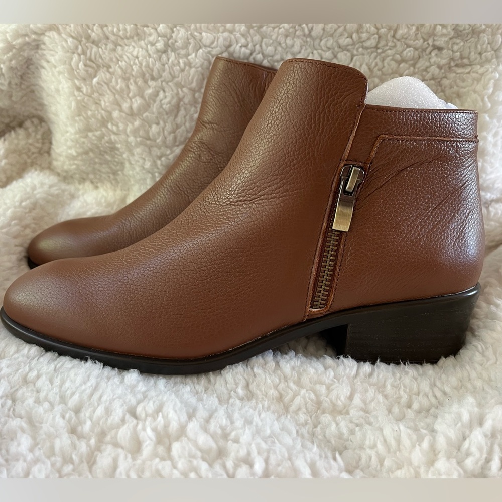AEROSOLES Brown Leather Ankle Booties Size 8.5.
